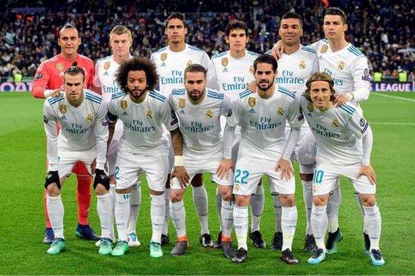 2026世界杯，球迷的墨镜在庆祝时踩碎